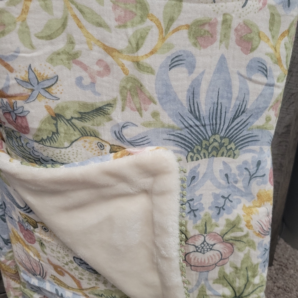 Morris & Co Strawberry Thief Cotton Gauze Throw Blanket Reverses to Soft Plush - Picture 4 of 6
